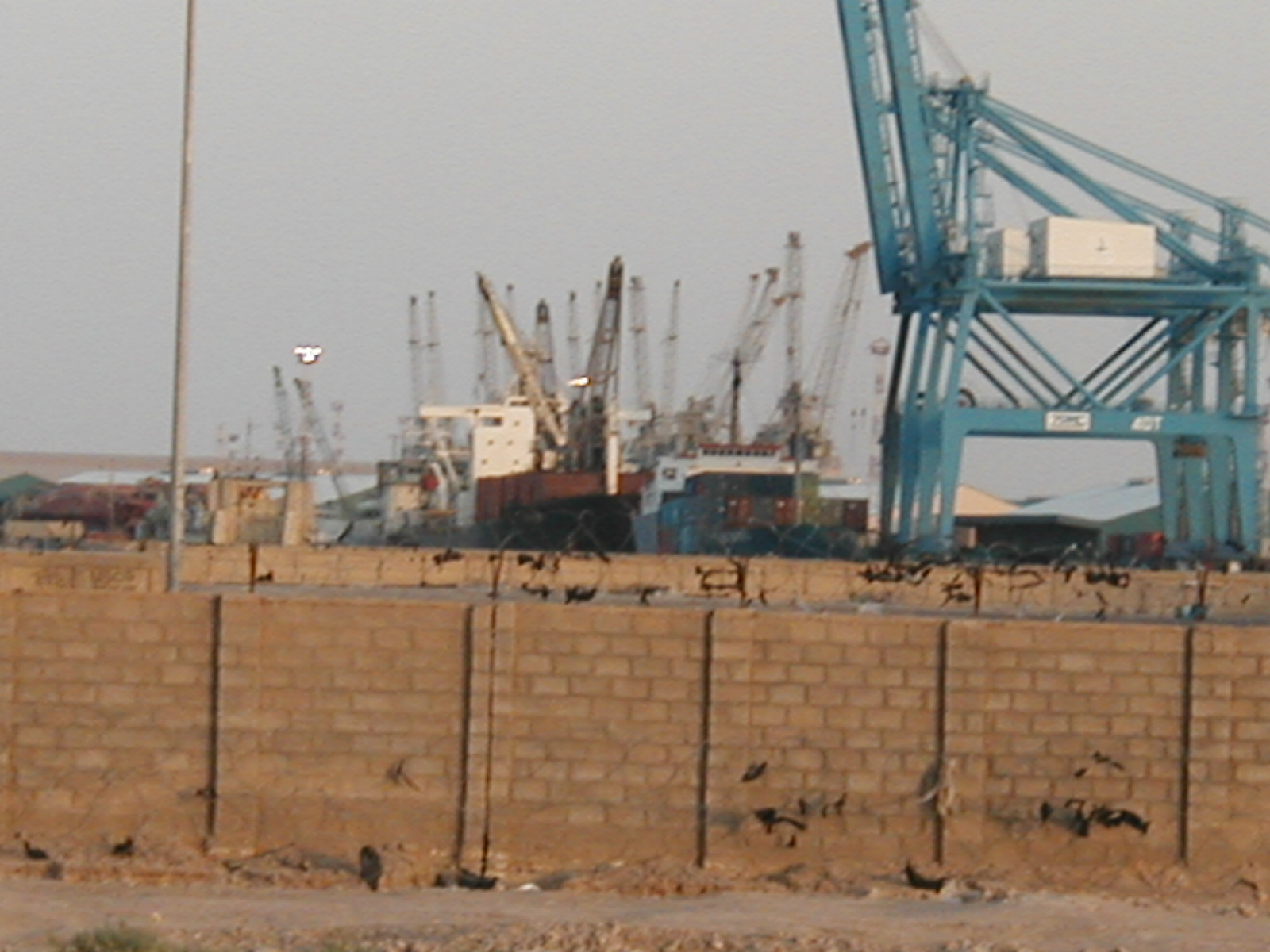 Port wall2
